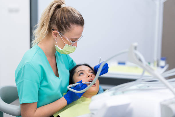 Best Emergency Broken Tooth Repair in Center Hill, FL